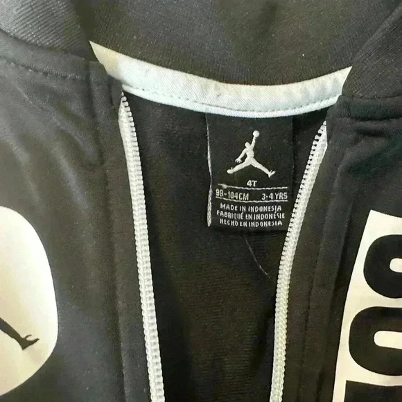 20.Jordan Kid's Size 3T Zip Front Track Jacket Jordan Air Black/White Basketball - Picture 3 of 3